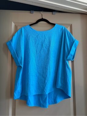 Relaxed Short-Sleeve Women's Top in Vibrant Blue